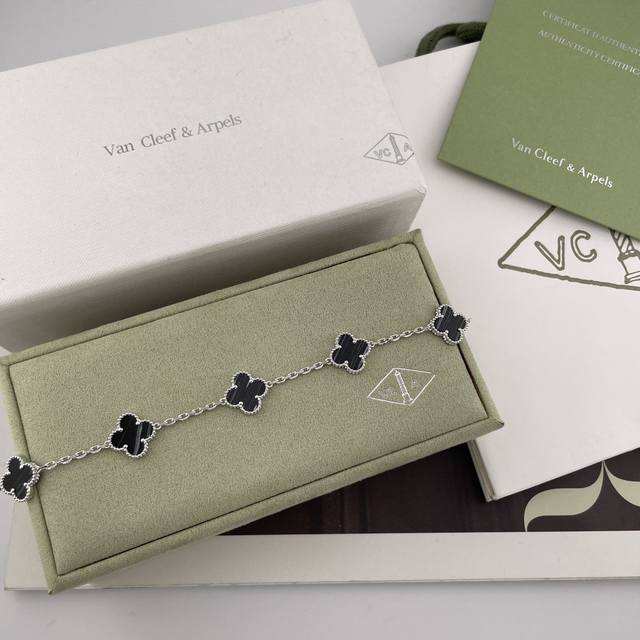 We offer Z 48900 genuine jewelry developed by Z! For large quantities, please c