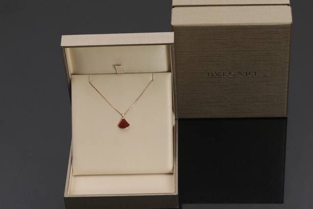 Mini Skirt Necklace Zp20800+ Look for the only genuine jewelry brand that purch
