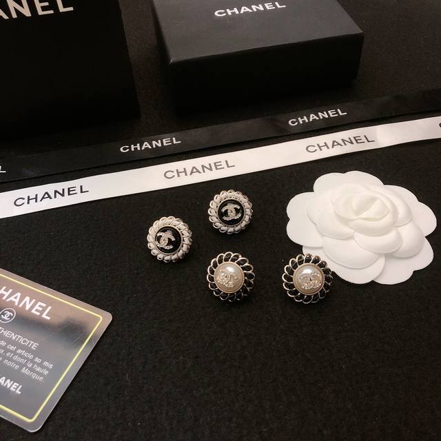 New Chanel earrings, hot-selling Chanel earrings, the highest-quality version o