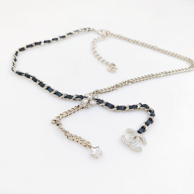 Chanel latest black leather five-pointed star necklace consistent with the Z bat