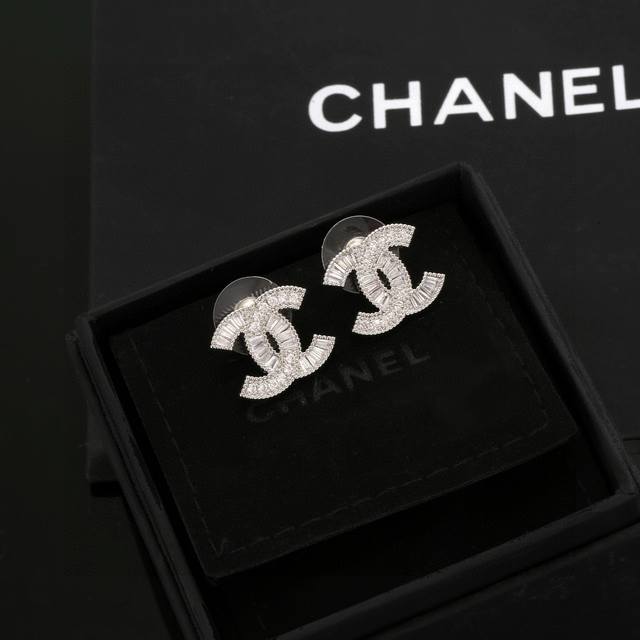 A large wave of new Chanel earrings has arrived! ! Luxurious and elegant style