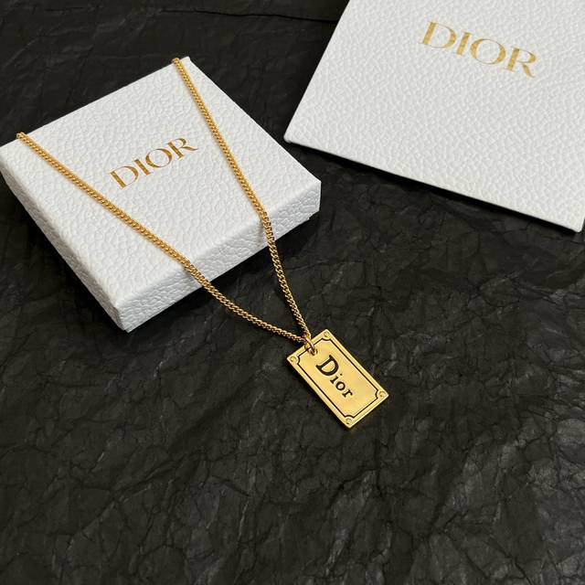 Dior necklace counters are new and selected original brass materials are sweet a