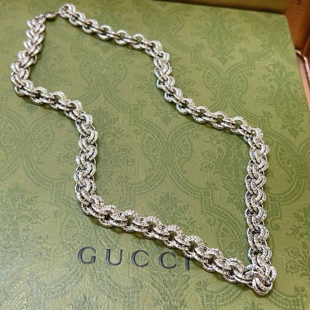 The latest luxury Gucci necklace, a chain with a higher grade, a celebrity favor