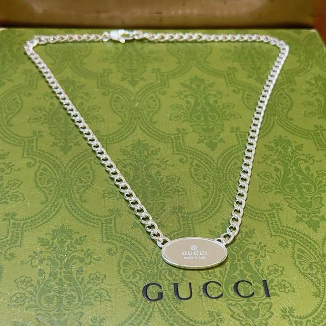 New product release: The latest model of a handsome Gucci necklace, a higher-en