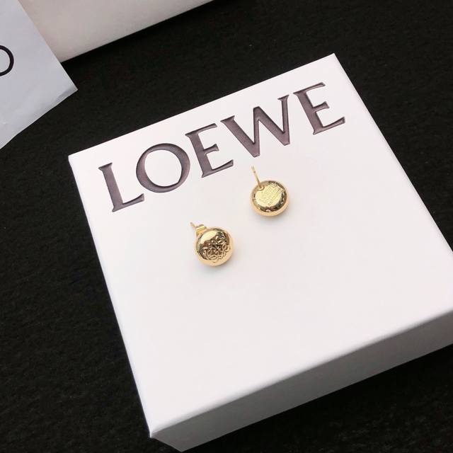 Details of the new Loewe earrings are as shown in the picture. A large number of
