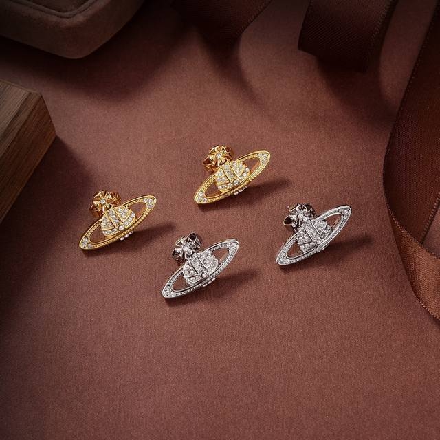 Viviennewestwood Queen Mother earrings, baby, what is Happy Planet? Come, this i