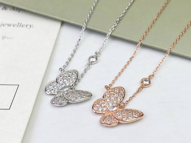 Vca Van Cleef & Arpels' classic, full-diamond butterfly necklace is timeless! Bu