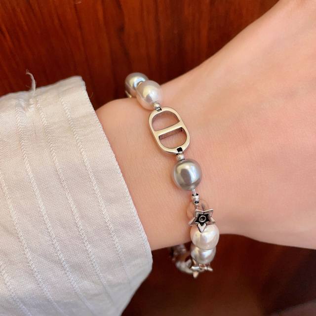 Di0R New pearl element CD letter light-up bracelet original one-to-one mold cust