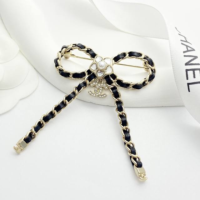 Today's new model code A794 Chanel brooch hot-selling new arrival Chan 25 hollo