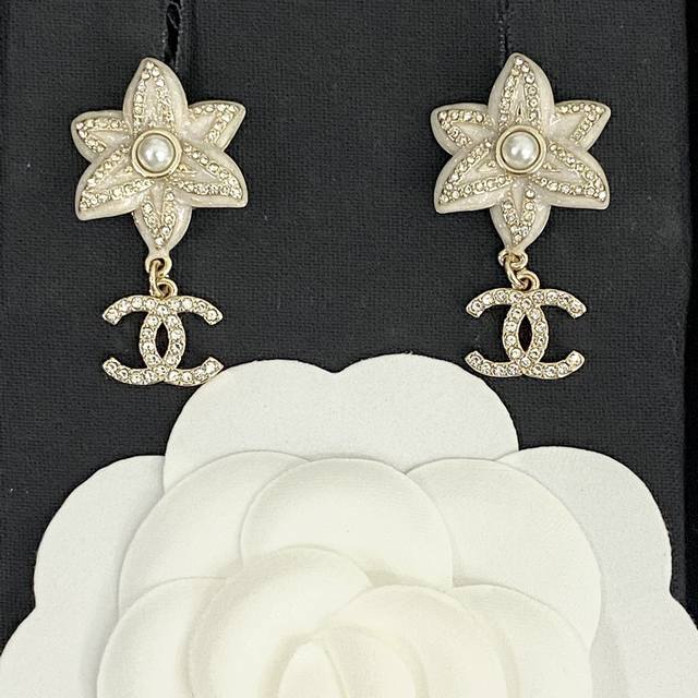 Code E2421 Chanel's hot-selling earrings are now available. These Chanel 23 whi