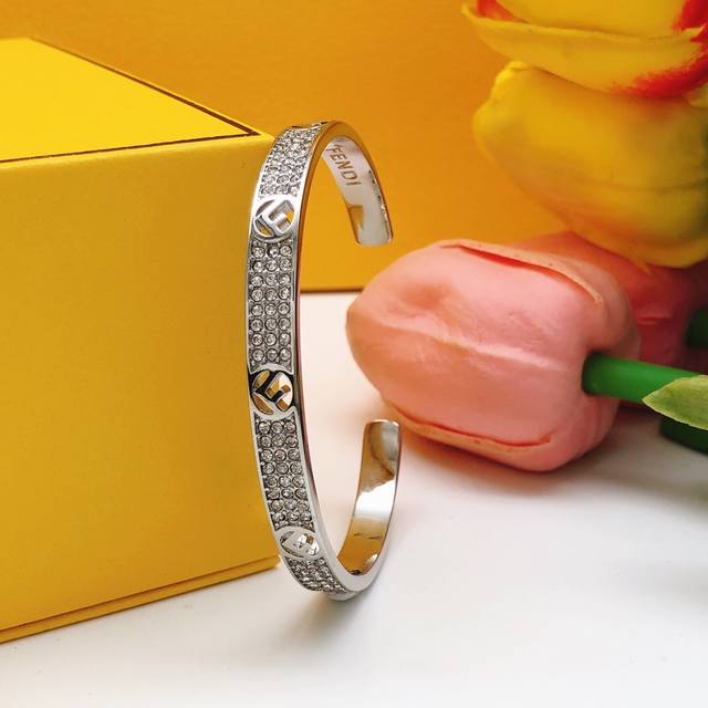No. Fdsz0001 Fendi F bracelet full of stars one size DDD