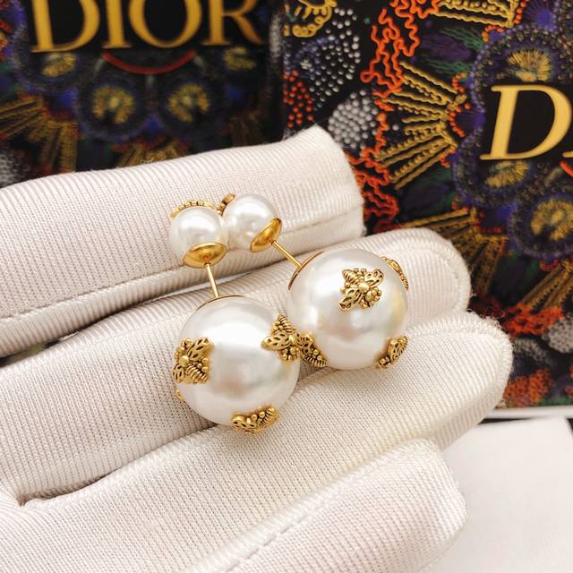 No.Ded0463 Dior large and small pearl bee earrings DDD
