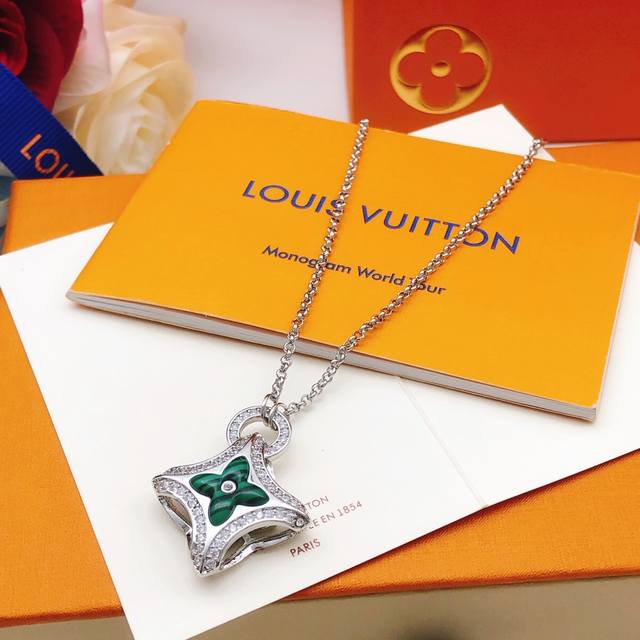 No.Lxl0169 Lv*Latest green diamond necklace consistent Zp brass material DDD