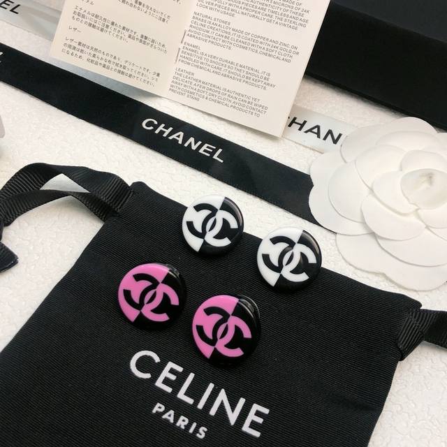 Today's new Chanel earrings are hot-selling and are on sale now. The Chanel 24