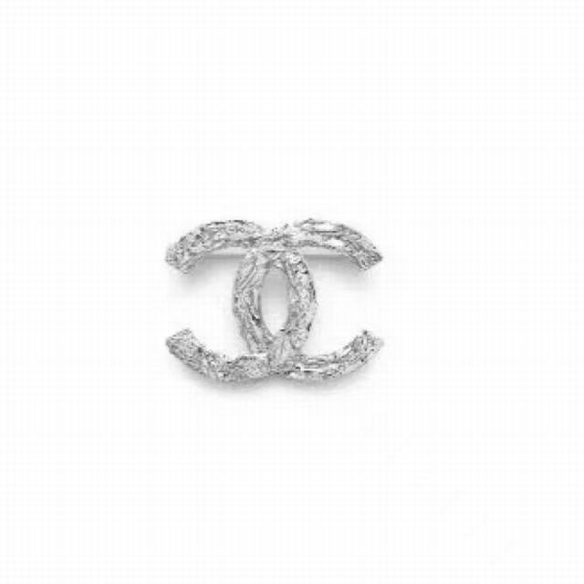 Chanel 25S wheat ear brushed silver double C brooch Minimalist design is durable
