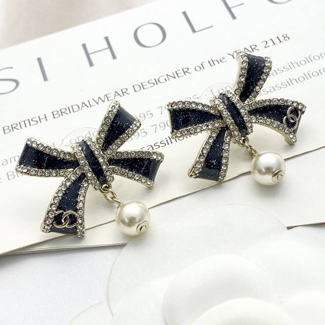 Today's new model, code E3174 Chanel earrings are a hot seller! Chan 25 Black a