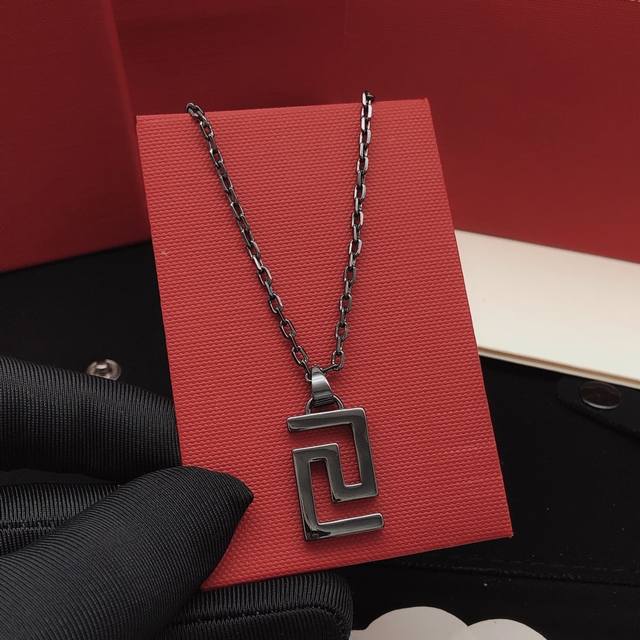 No. Fsxl0007 Versace necklace black DDD