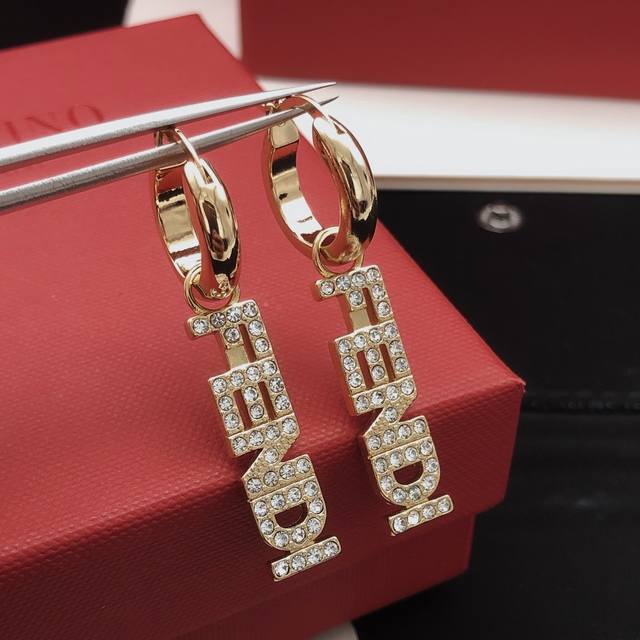 No. Fded0047 Fend*Latest tassel ear hook consistent Zp brass material DDD