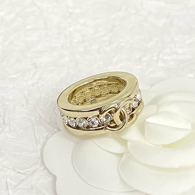 Code R038 Ring, a hot-selling new arrival! Chan 23 polished rhinestone ring, DD