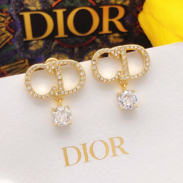 No. Ded0125 Dior's hottest new Cd diamond crystal earrings, mini diamond studs