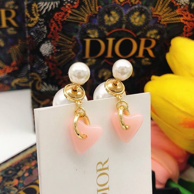 No.Ded0354 Dior latest model red heart Aix earrings of the same size Zp brass ma