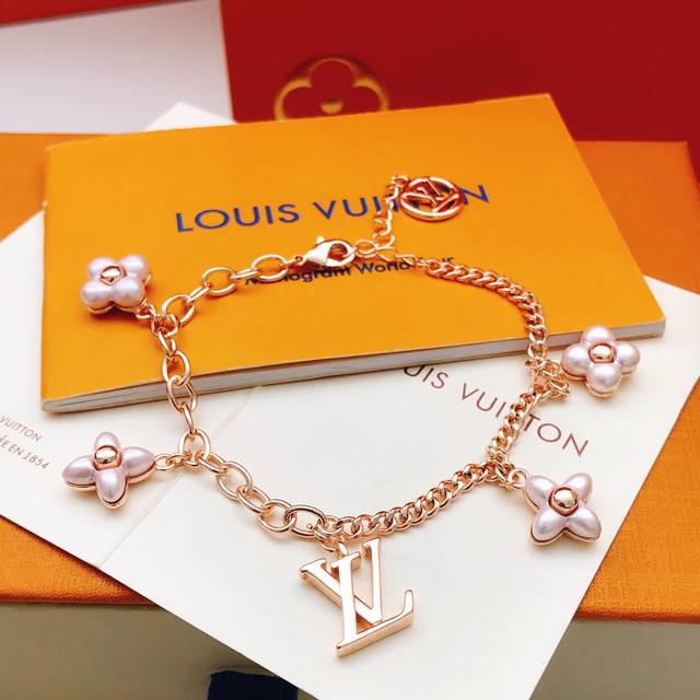 No.Lsl0239 Lv*Latest rose gold pink flower bracelet consistent Zp brass material