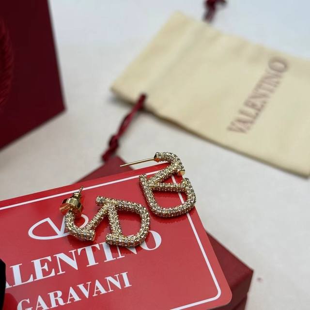 Valentino. Valentino counter's new 2025 hot antique diamonds abandon the traditi