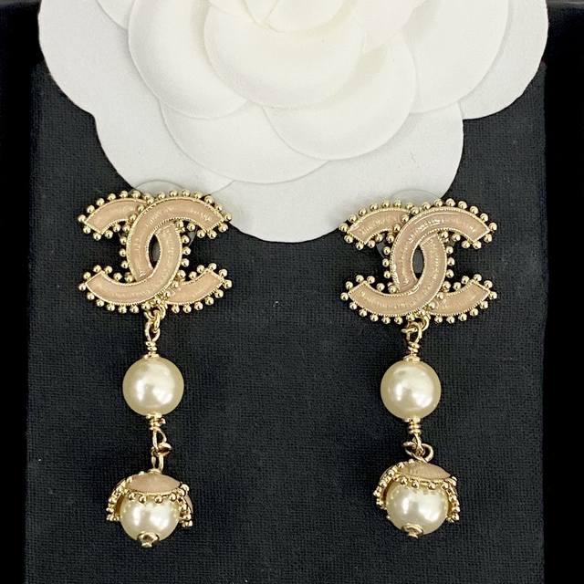 Code E2407 Chanel's hot-selling earrings are now available. Chan 23 Enamel Doub
