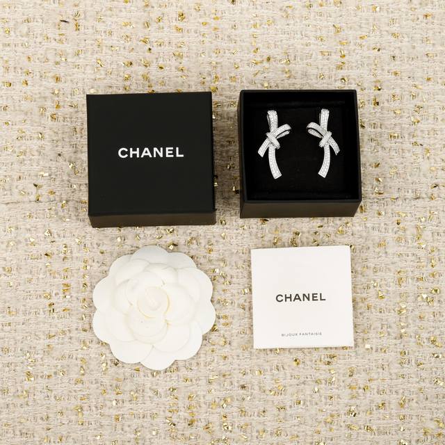 250376 We produce bow earrings, which can be customized with real gold and real