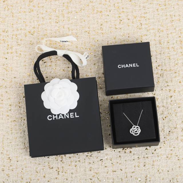 202788 Xiangjia Jewelry Series New Camellia Necklace Three-dimensional Camellia