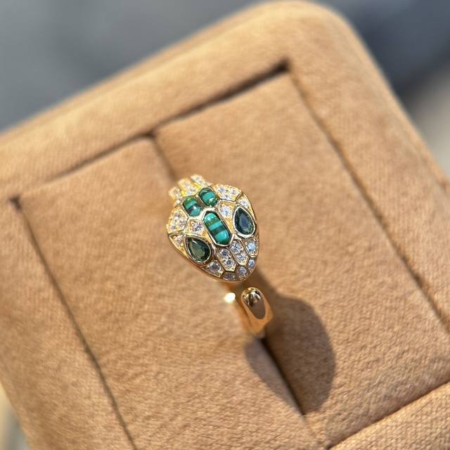 A5219 This is my new favorite! It's gorgeous and easy to match. Bv's malachite e