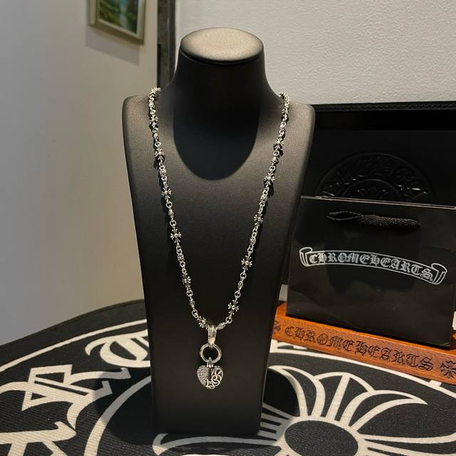 New counter quality Chrome Hearts necklace, vine flower heart pendant, concave a