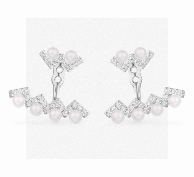 Apm Monaco silver-white undulating pearl earrings, hand-inlaid with white zircon