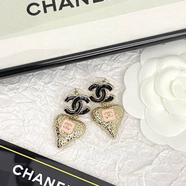 Code E2389 Chanel bestseller earrings, a new arrival! Chanel 23K black gold ena
