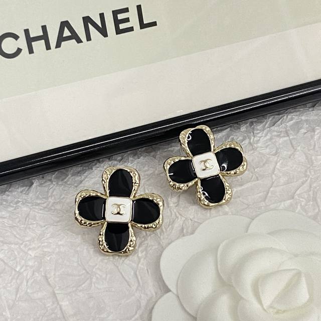 Code E2386 Chanel earrings hot-selling new style Zp Chan 23 black and white gol