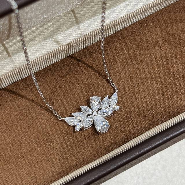 A1067 Hw New Harry Winston rhinestone and marquise diamond necklace, superbly cr