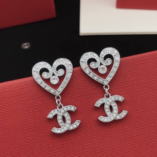 No. Xed0950 Ch*Nel latest love earrings consistent Zp brass material DDD