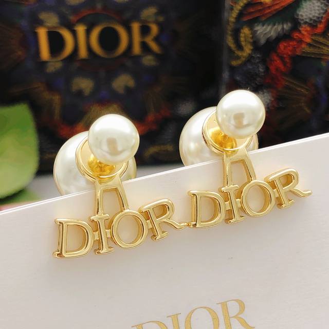 No.Ded0132 Dio*Latest model large and small pearl letter polished earrings consi