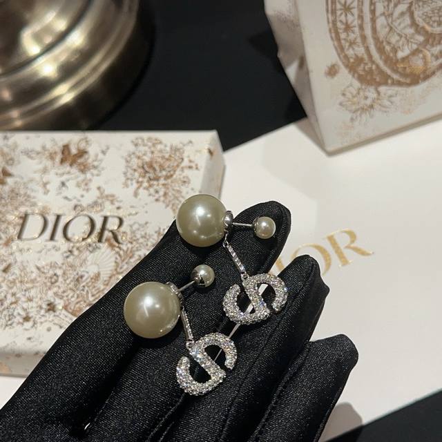 No.Ded0202 Cd inlaid with rhinestone pearl earrings This season's Cd front and b