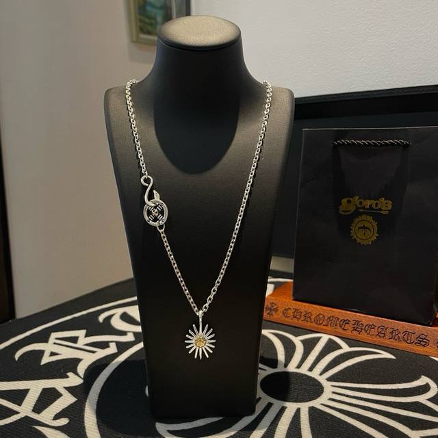 New arrival! Goro's Takahashi Goro's retro gold-finished sea urchin pendant, a