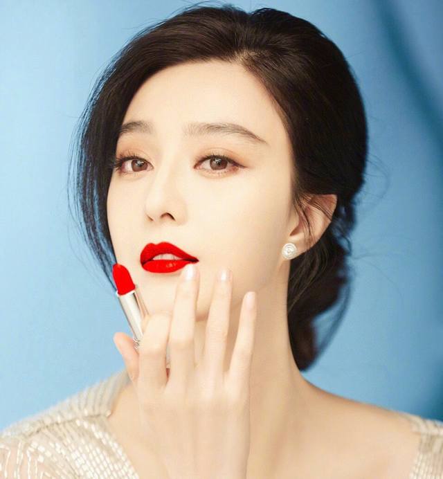 This price is adjusted to 925. De Beers Fan Bingbing's same double-circle round