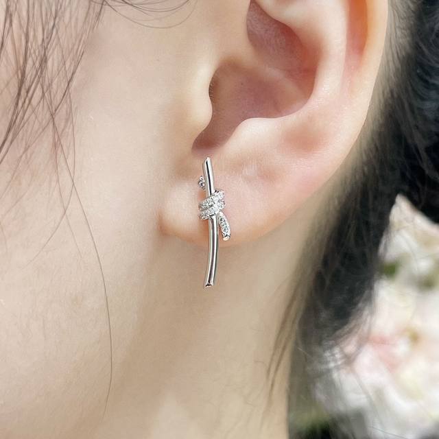 V gold ZP open edition, Tiffany CNC half-diamond T-knot earrings, the intertwine