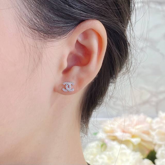 This price adjustment mini version of the 925 Chanel mini Chanel earrings is the