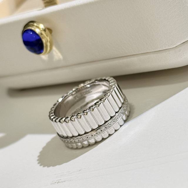 A3564 A high-end, custom-made, and stylish pair of Boucheron grosgrain two-in-on