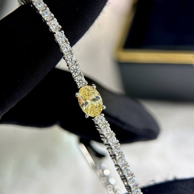 A3497 A high-end medium goose yellow pigeon egg diamond bracelet from a renowned