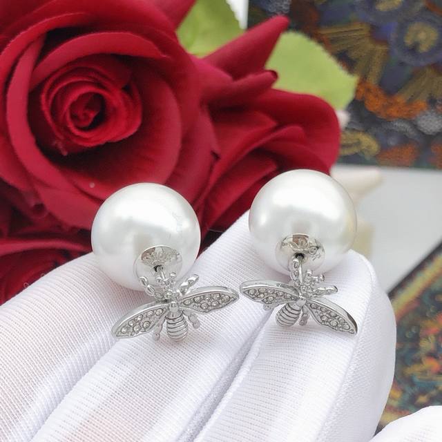 No. Ded0257 D*Or latest style bee pearl earrings. Same Zp brass material DDD