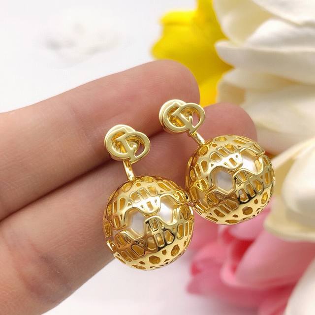 No.Ded0234 Dior Hollow Net Ball Earrings Zp quality into Zg pressure advanced ve