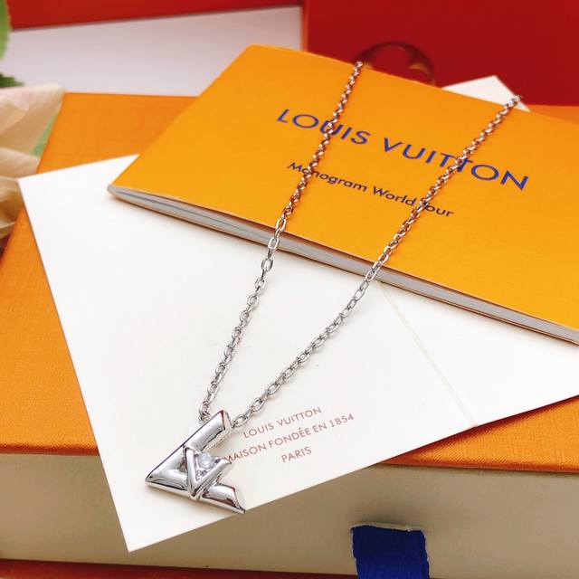 No. Lxl0214 Lv*Latest silver Vv necklace consistent Zp brass material DDD