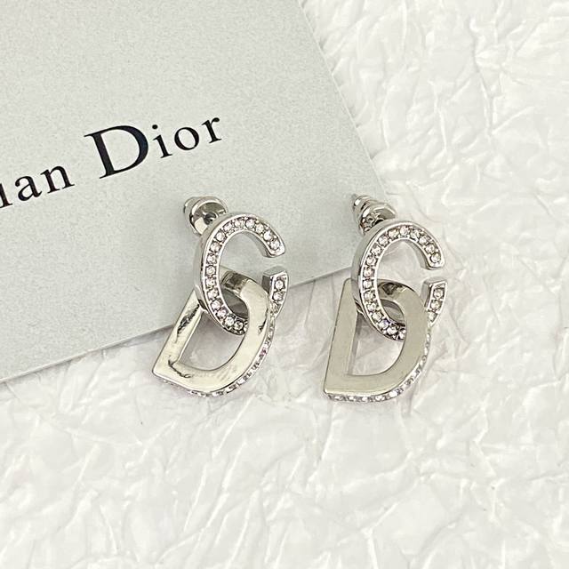 Code E2379 Dior earrings are a hot seller and a new arrival. Dior rhinestone th