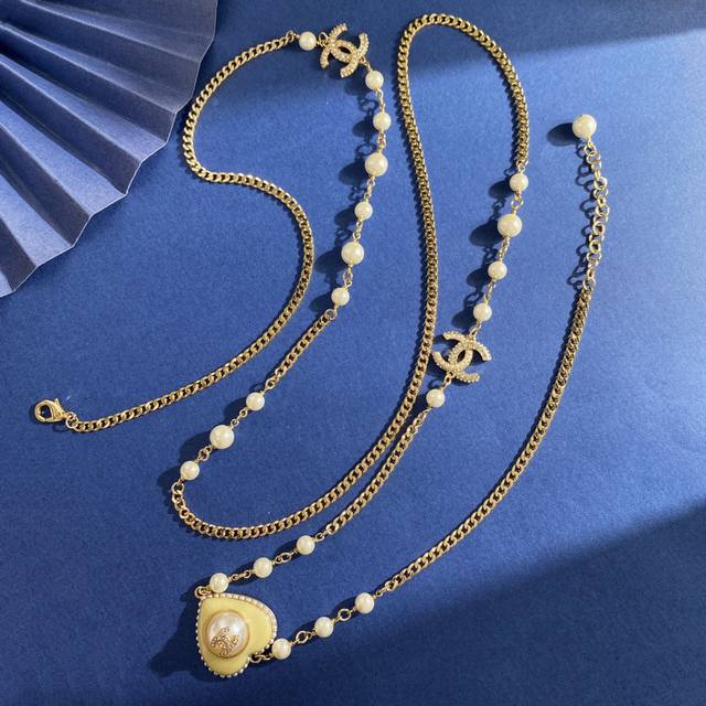Chanel Chanel style luxury sweater necklace with diamond double C letter heart-s